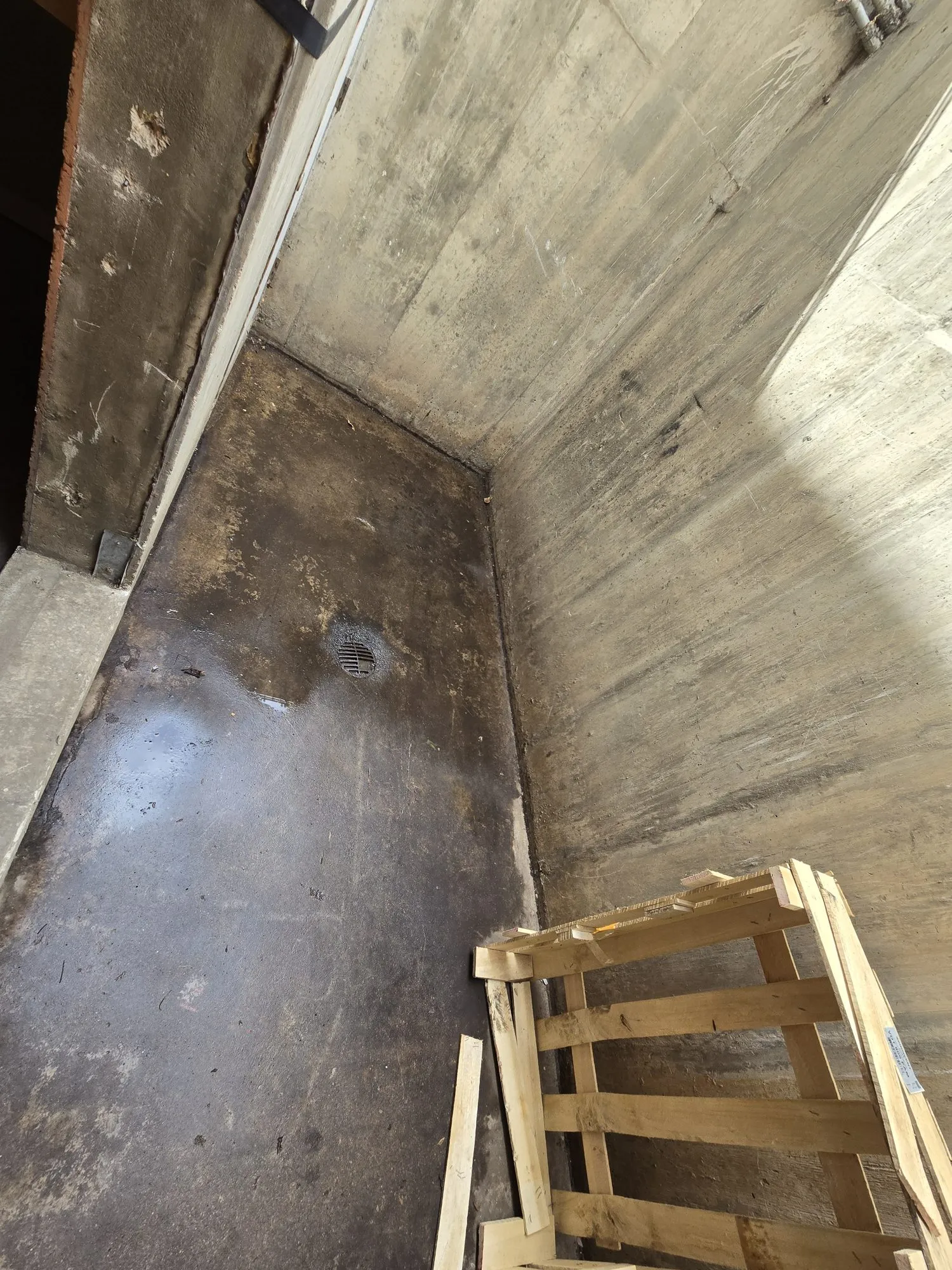 Mechanical pit swept clean after equipment removal